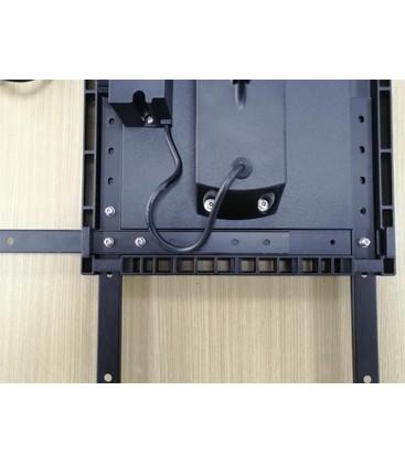 Installatie van een Helios groeilamp met ophangbeugel, waarbij technische ondersteuning en garantie essentieel zijn.