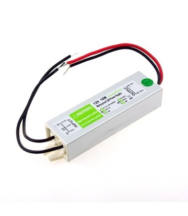 Waterdichte IP67 LED voeding geschikt voor gebruik in de tuin of bij een tuinhuis.