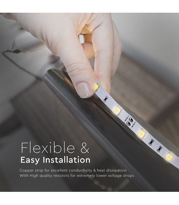 Demonstratie van de montage van een LED strip onder een oppervlak voor indirect licht.